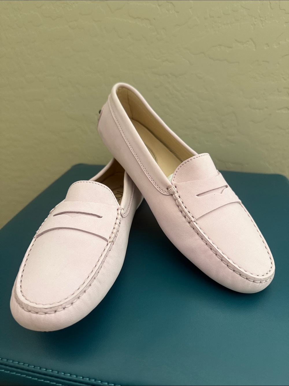 TOD'S Suede Loafers Gommino Driving Shoe Slip-On Pale Pink Sz 39